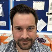 Profesor de Inglés ofrece clases de conversación o preparación avanzado. Nativo estadounidense, titulado en filología inglesa. 15 euro/hora. Comuníquese mediante whatsapp